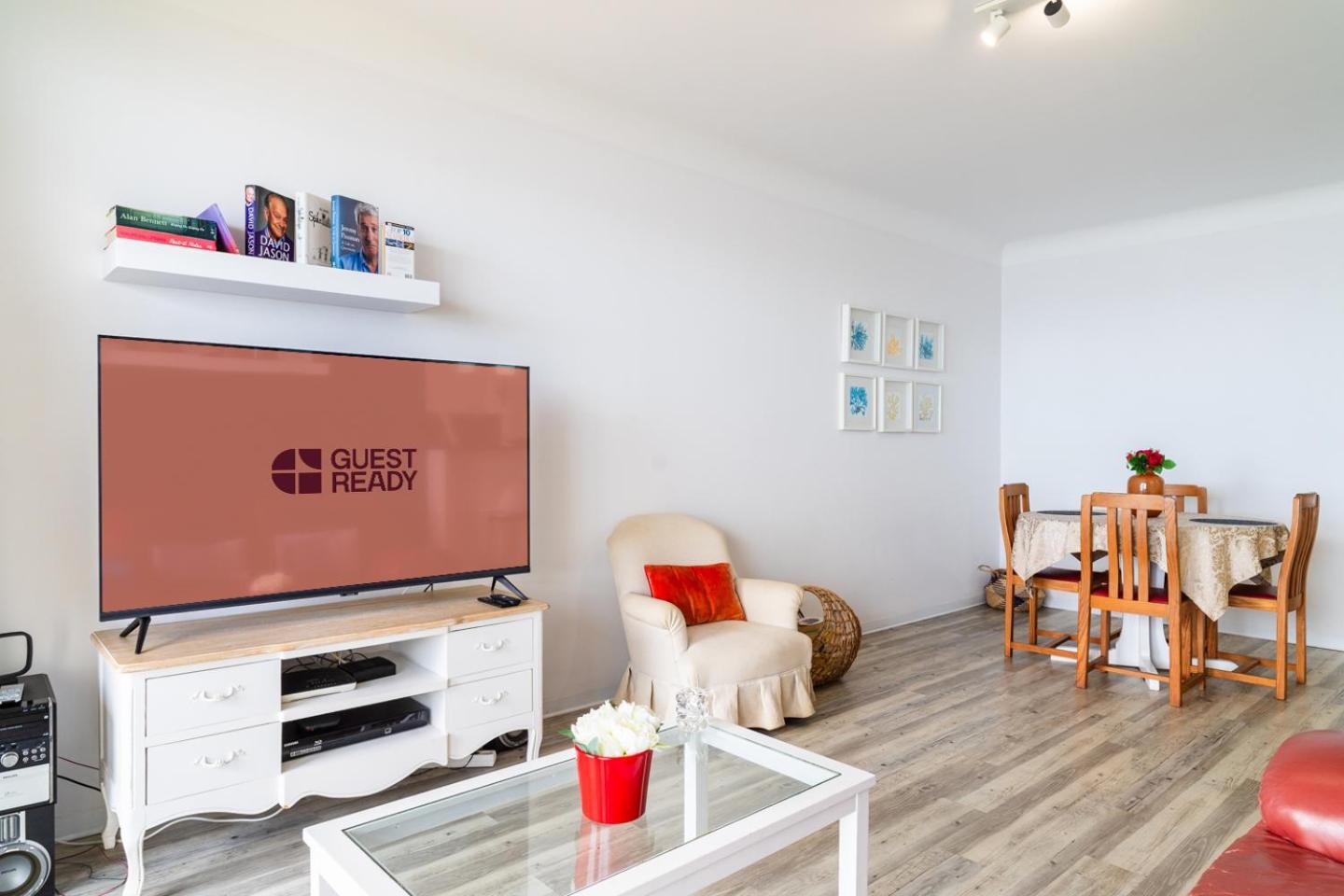 Sunny Getaway In Apartamento